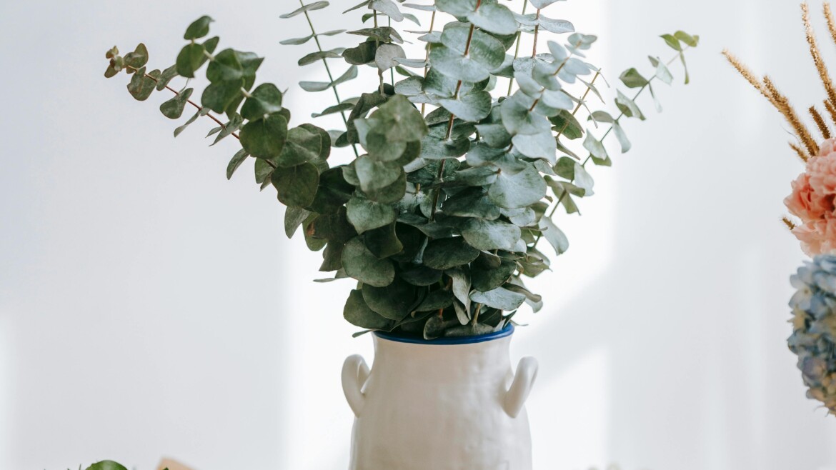 10 chic bouquets that will make you rethink classic roses